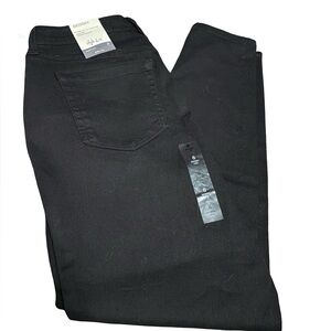 NWT Style & Co. Black Skinny Curvey Leg Jeans